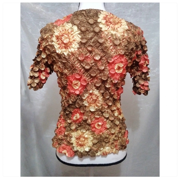 4/$20 90s Vintage Gold Floral Plisse Top - Picture 3 of 4